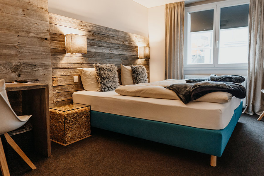 Hotelzimmer in Fichte - Altholz, sonnenverbrannt