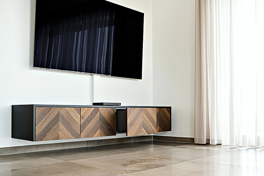 Wandhängendes TV-Board